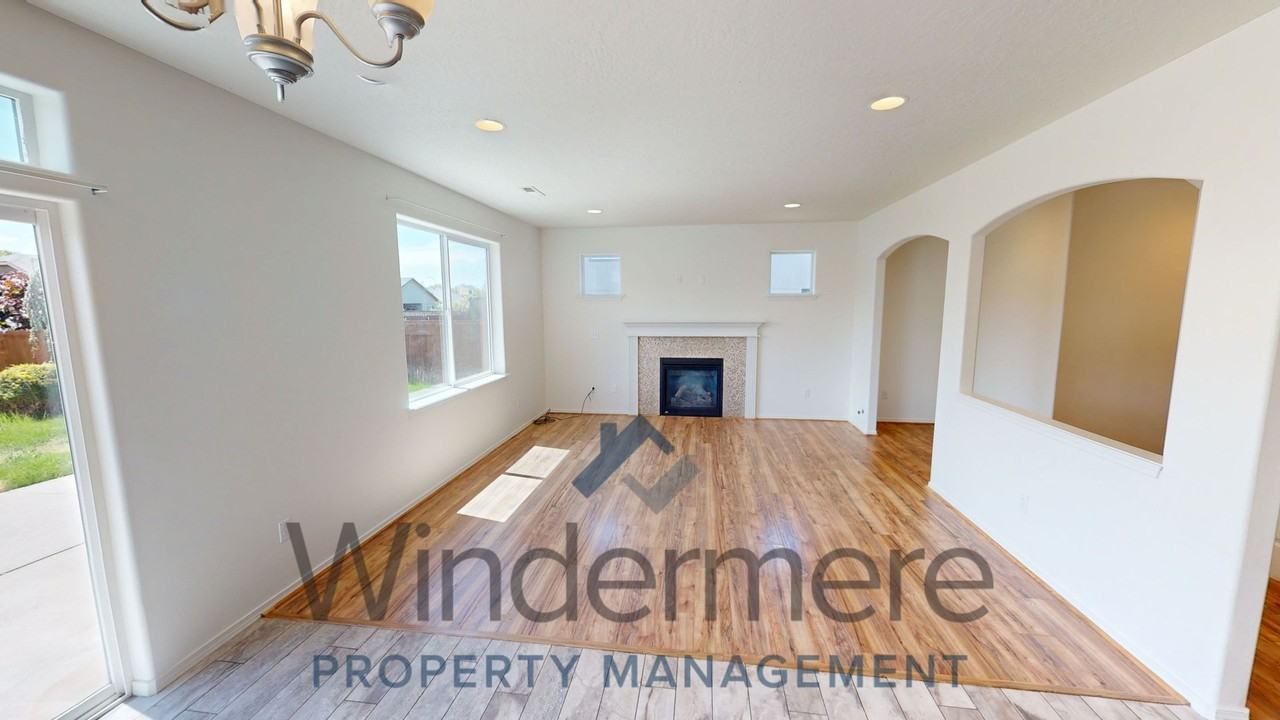 229 Kokanee Dr - Photo 6 of 20