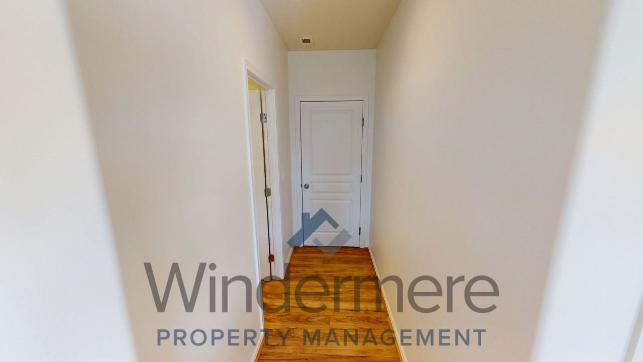 229 Kokanee Dr - Photo 7 of 20