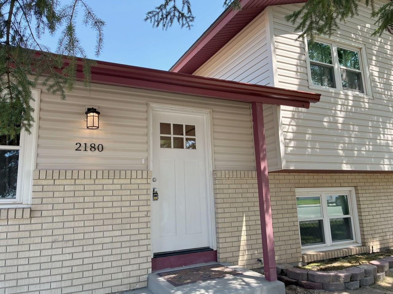 2180 Westcliff Dr - Photo 3 of 41