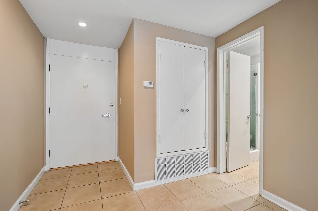Welcome to 116 N. Wetherly Drive – Prime Los Angeles Living Near Beverly Hills - Photo 5 of 23
