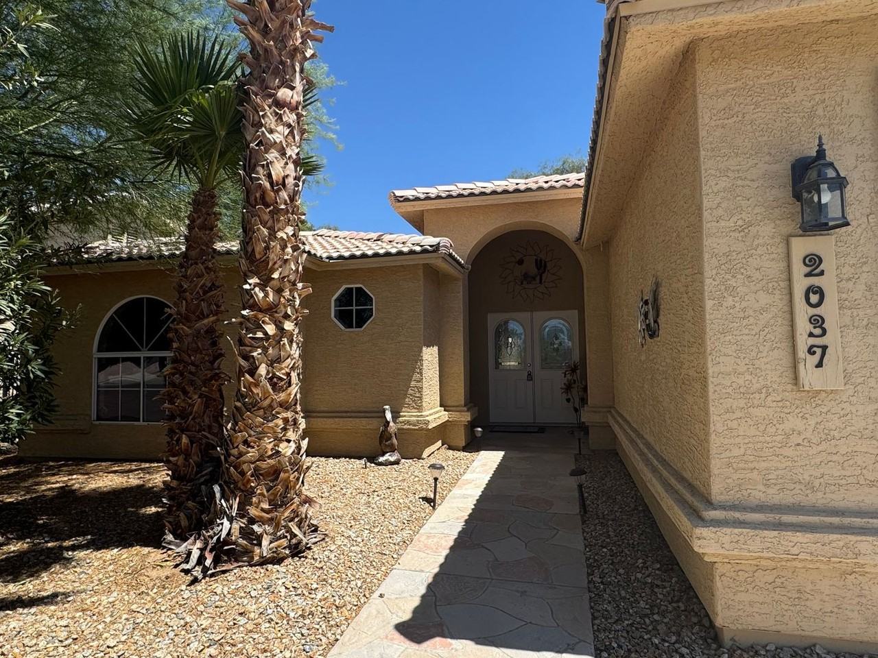2037 E Desert Palms Dr - Photo 2 of 42
