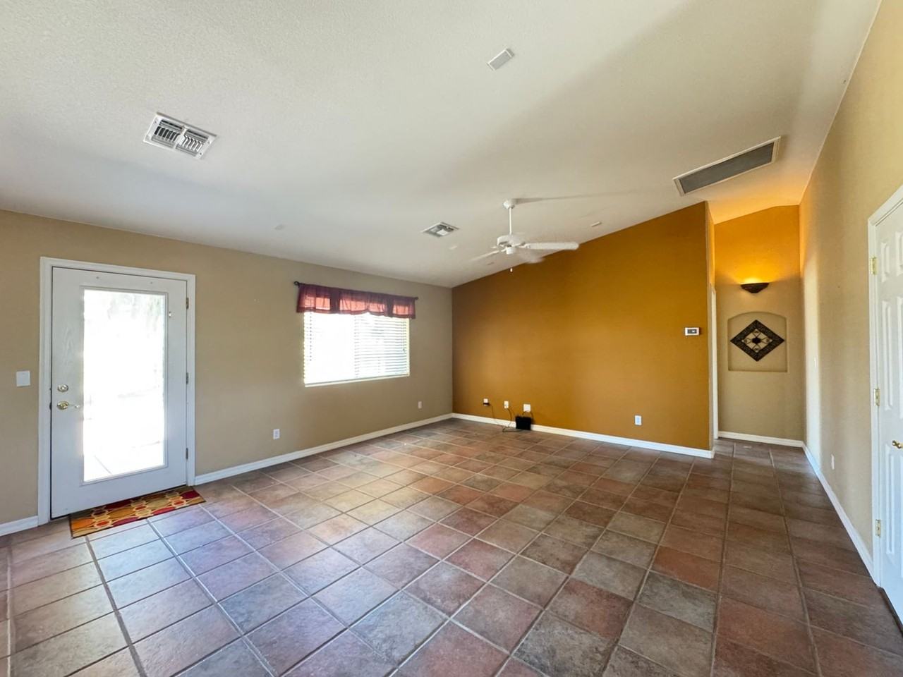 2037 E Desert Palms Dr - Photo 5 of 42