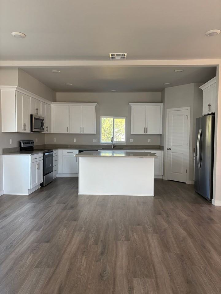 1390 N Steiwer Ln - Photo 5 of 19