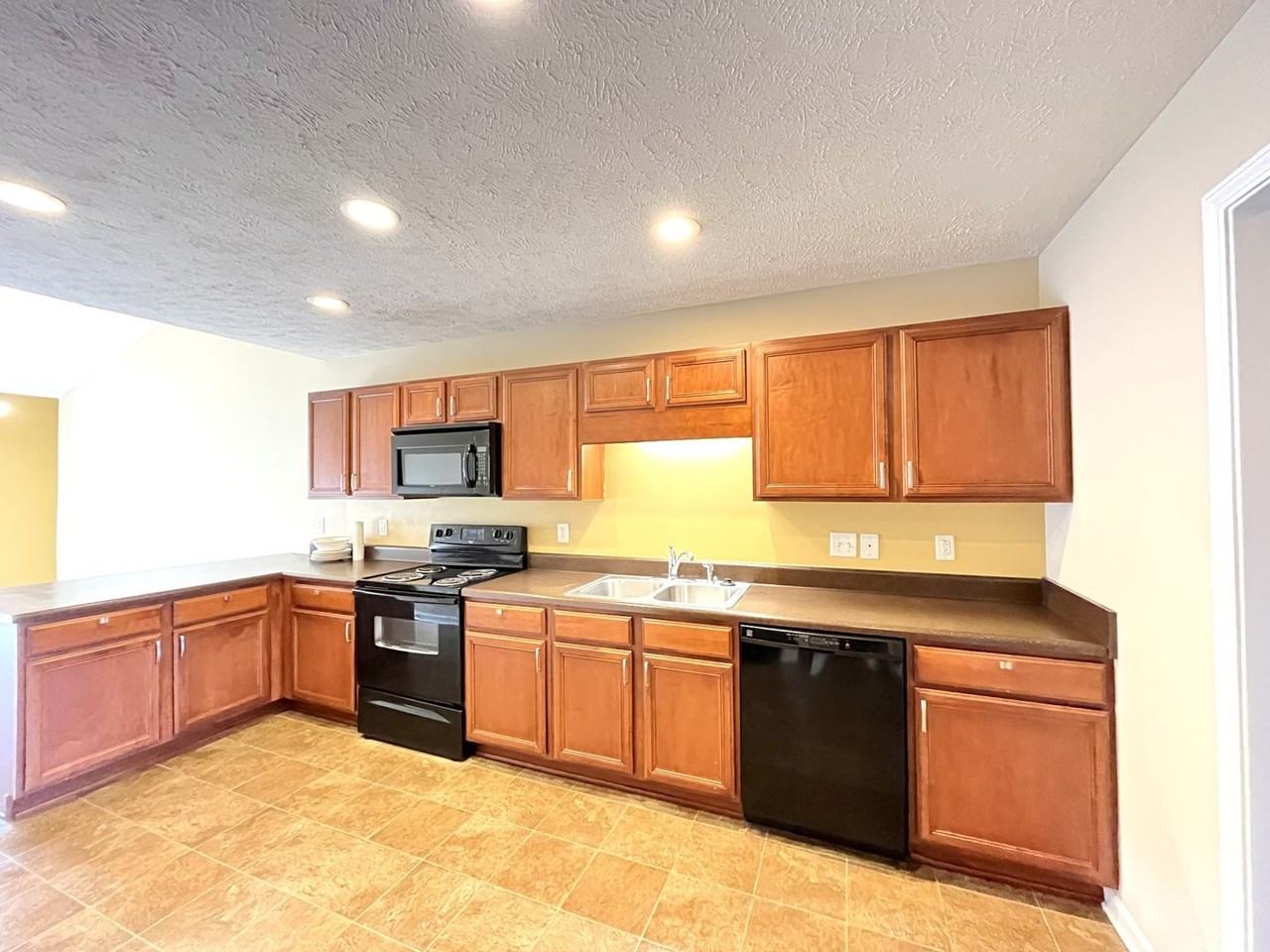 3323 Risen Star Dr - Photo 3 of 20