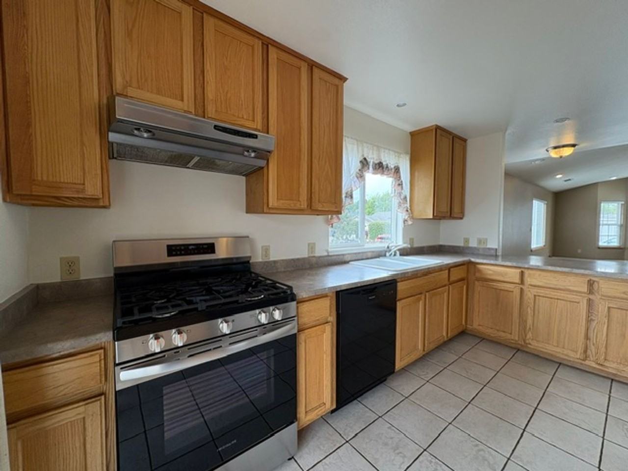 1200 Winchester Ave - Photo 4 of 21