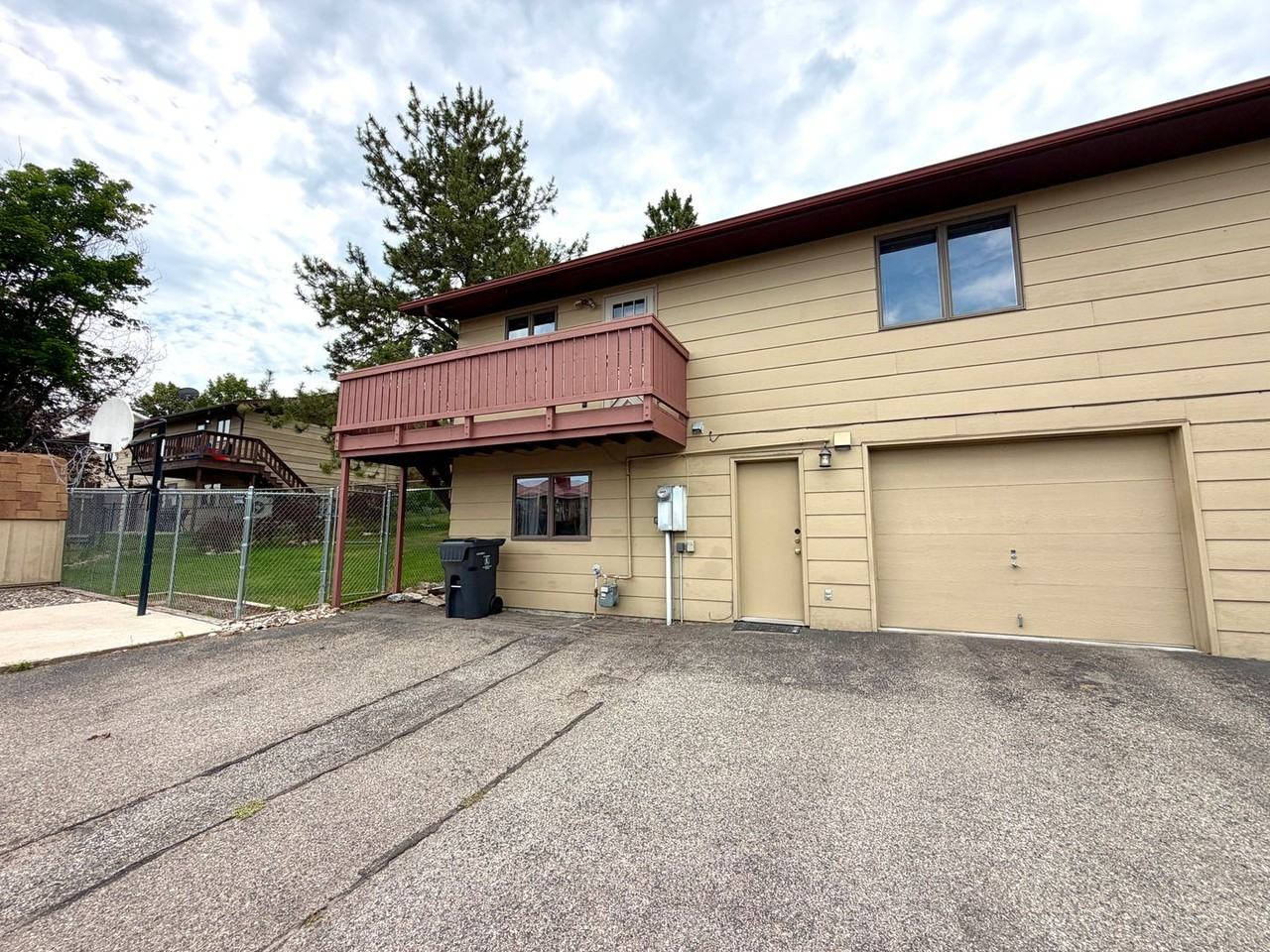 719 Darby St - Photo 2 of 15
