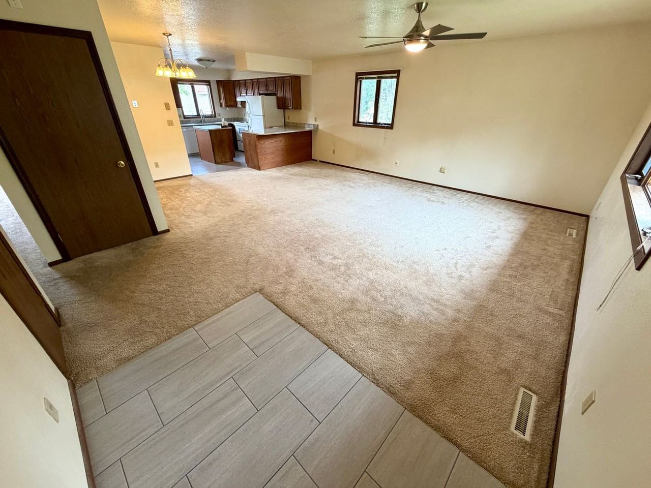 719 Darby St - Photo 3 of 15