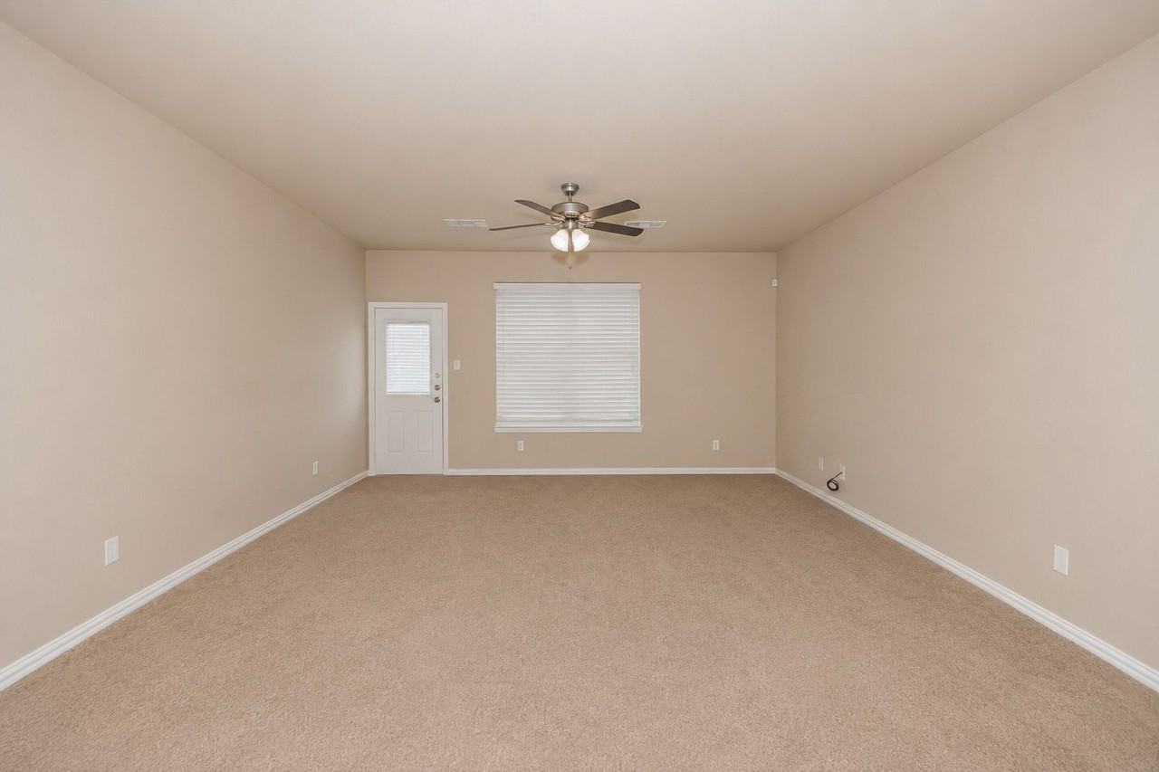 356 Emerald Creek Dr - Photo 6 of 32