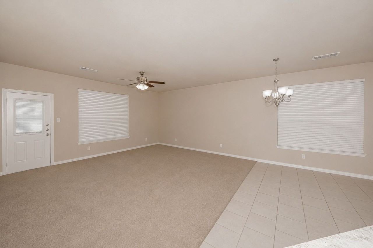356 Emerald Creek Dr - Photo 7 of 32