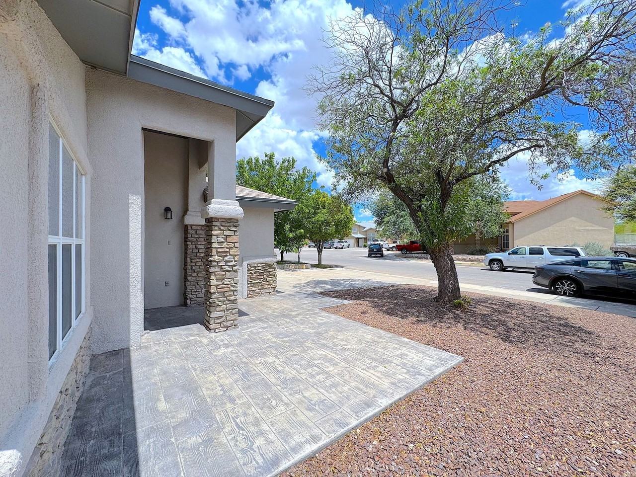 848 Sunset Park Dr - Photo 2 of 33