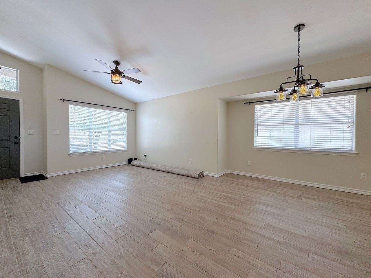 848 Sunset Park Dr - Photo 5 of 33