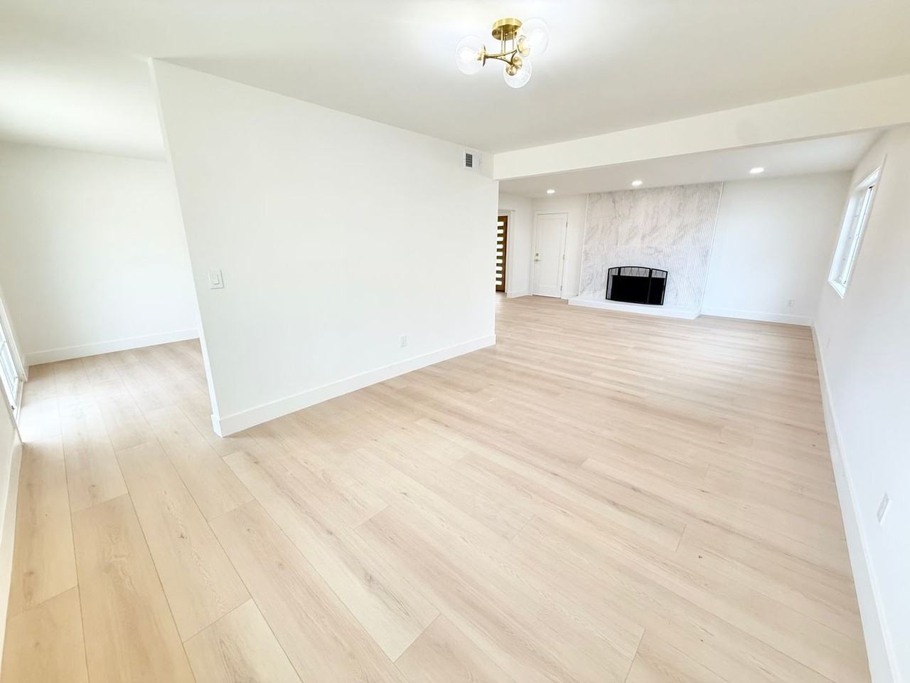 2902 E Winfield Ave - Photo 4 of 33