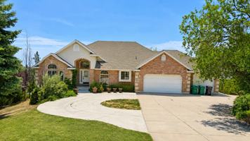 featured image of 1835 N Beechwood Dr