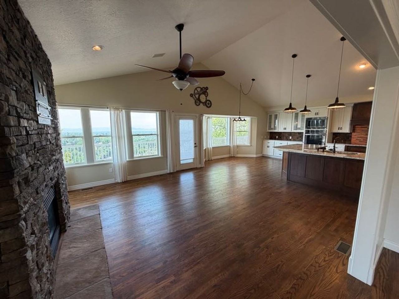 1835 N Beechwood Dr - Photo 5 of 50