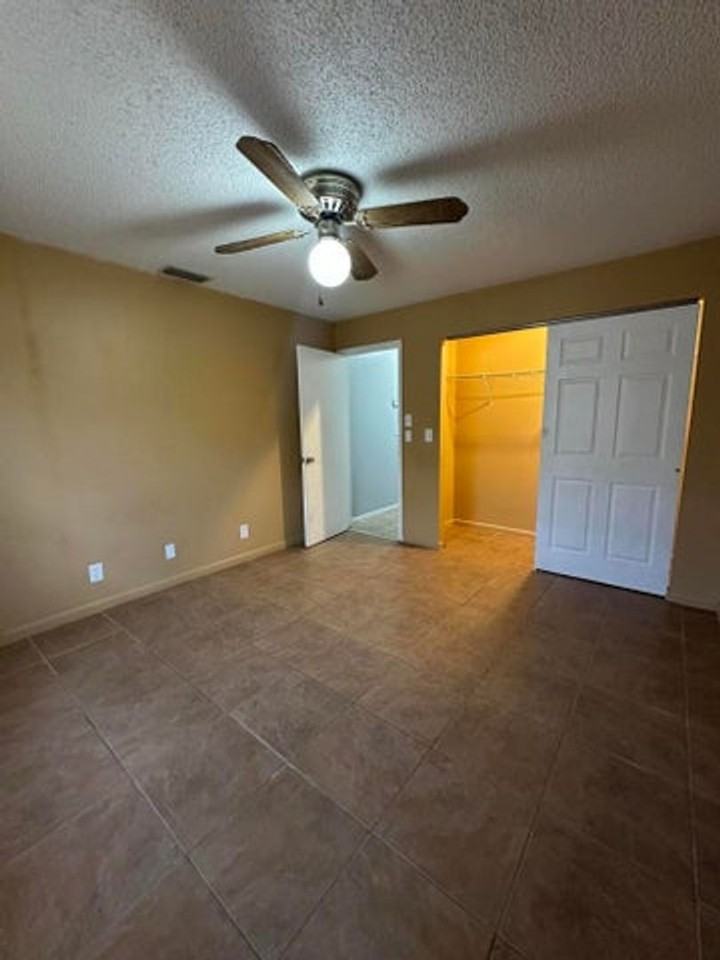 641 641 W 9th 2, - Photo 3 of 10