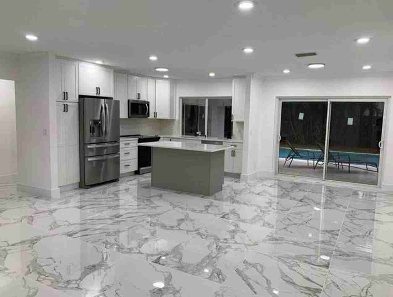 1070 Sw 18th St - Photo 3 of 11