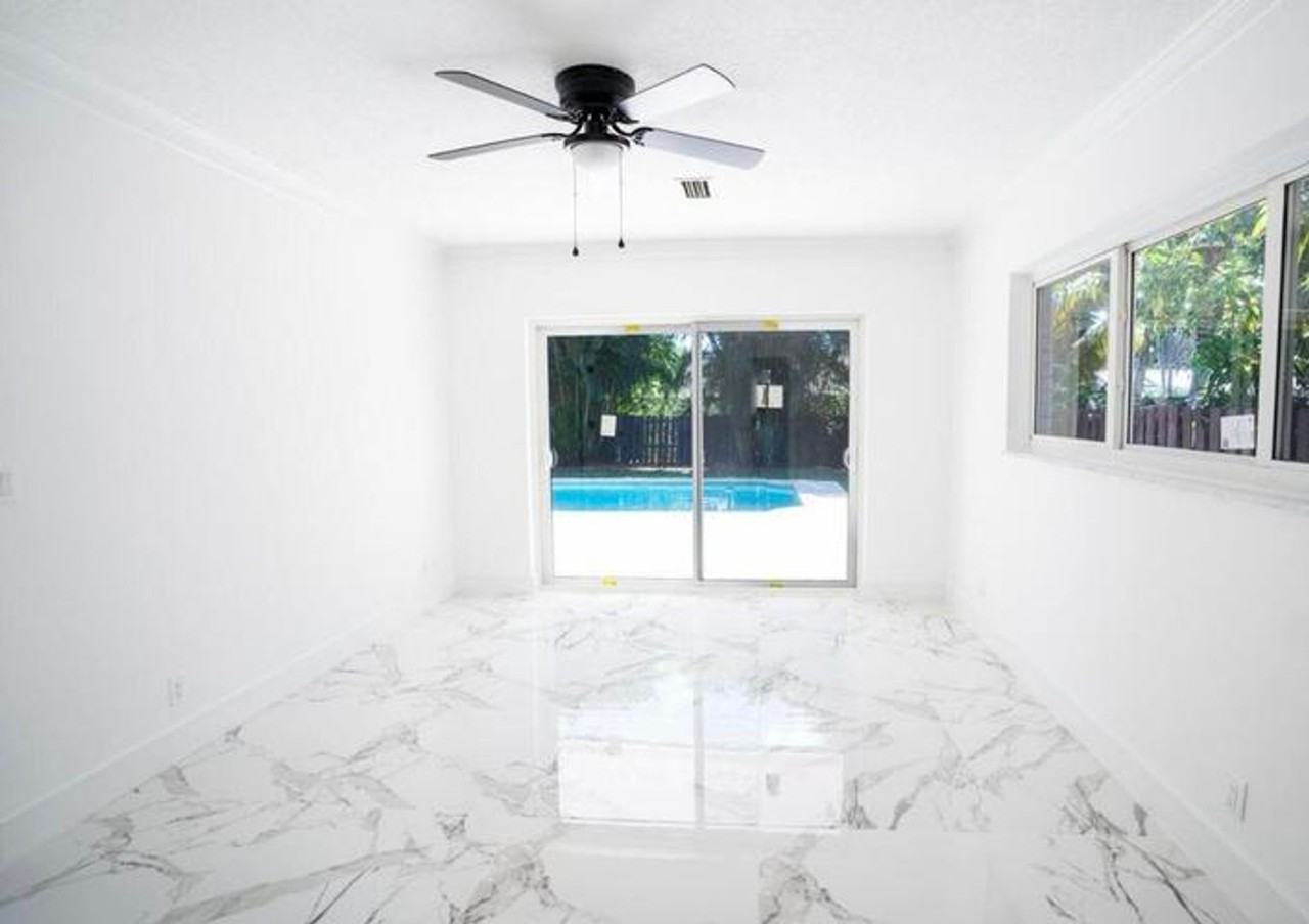 1070 Sw 18th St - Photo 5 of 11