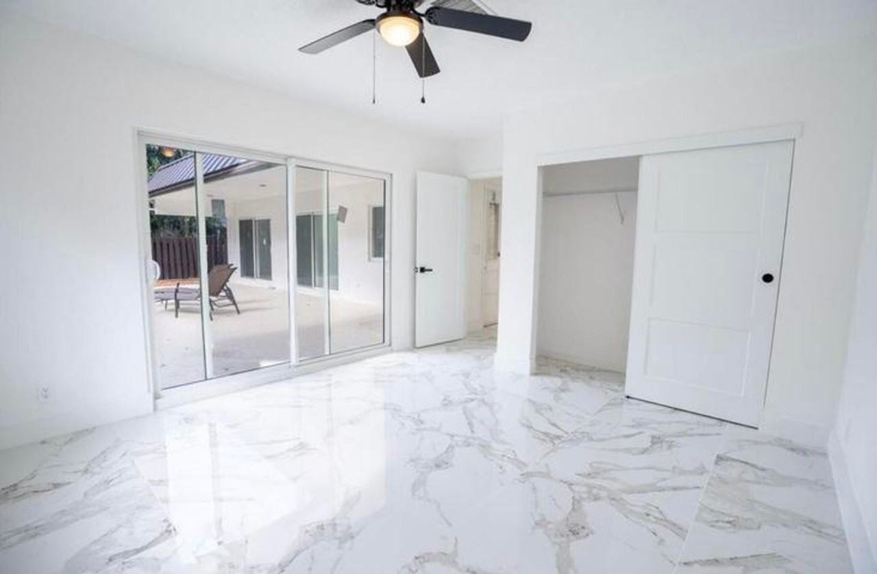 1070 Sw 18th St - Photo 6 of 11