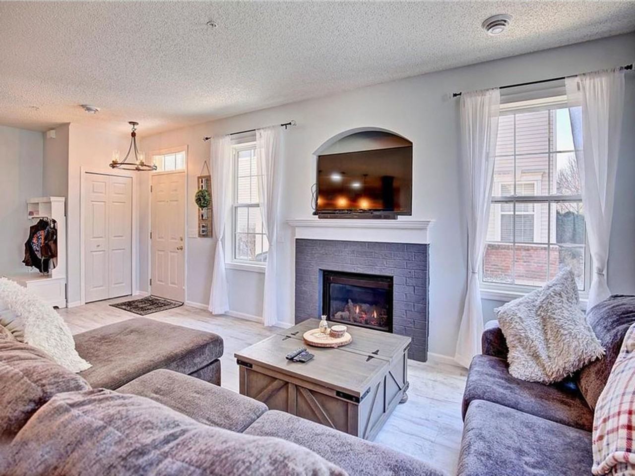 10990 Goodhue St Ne - Photo 2 of 21