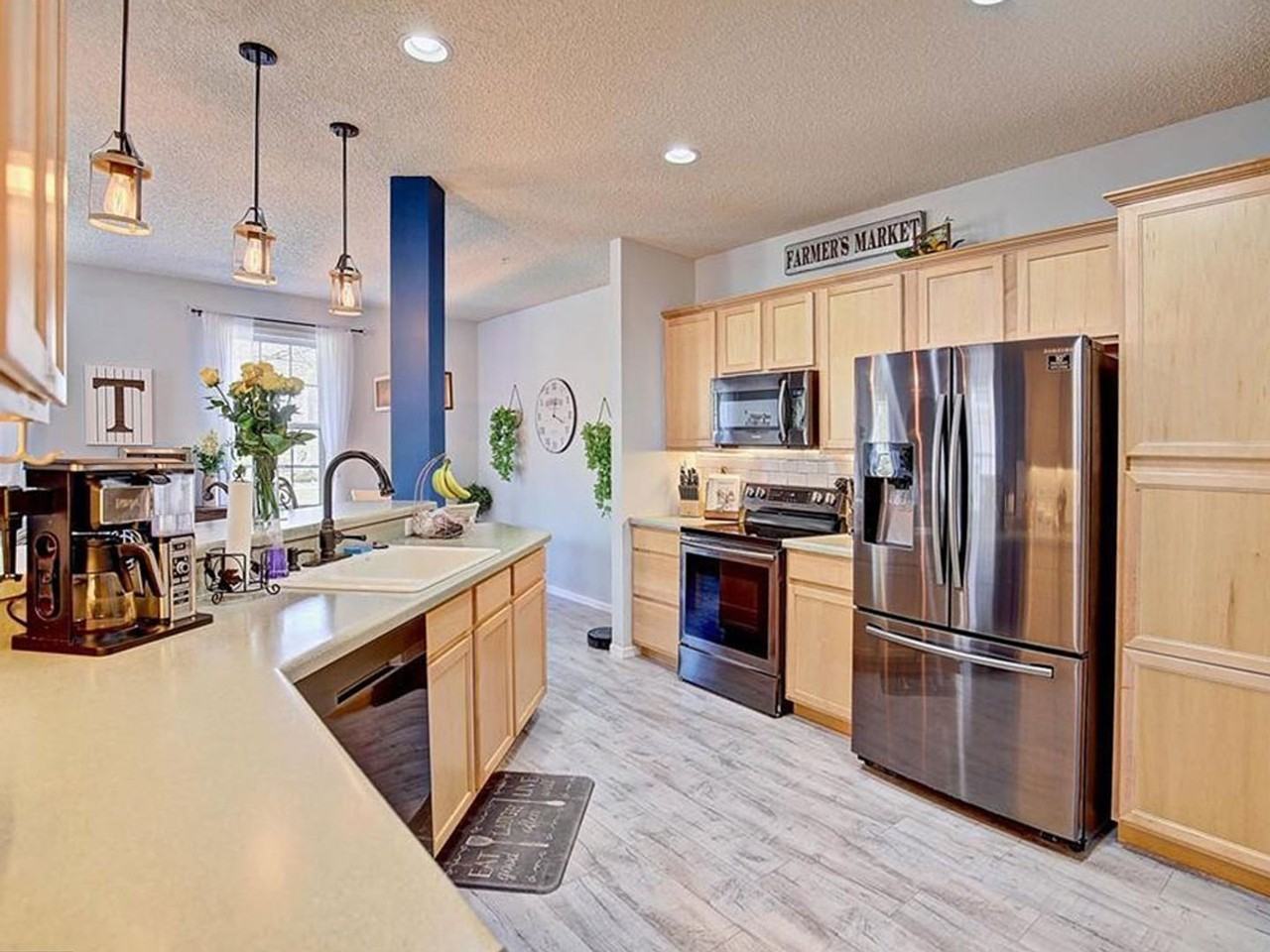 10990 Goodhue St Ne - Photo 4 of 21