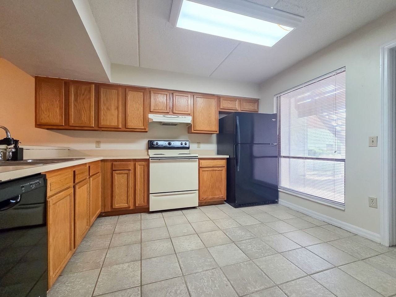 1634 Sw 16th St - Photo 7 of 30