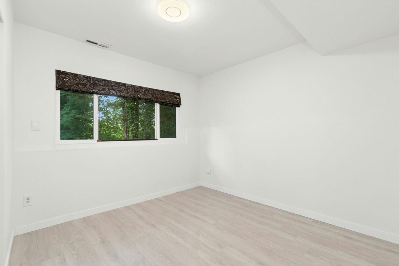 4604 123rd Ave Se - Photo 5 of 35