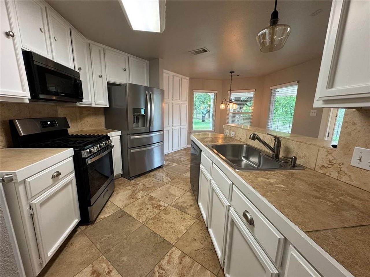 502 Green Valley Cv - Photo 3 of 14