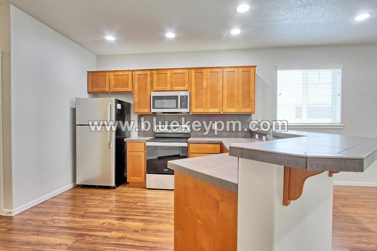 1200 Se Rasmussen Blvd - Photo 7 of 21