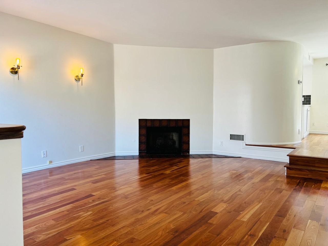 1171 Stanford St #4 - Photo 4 of 30