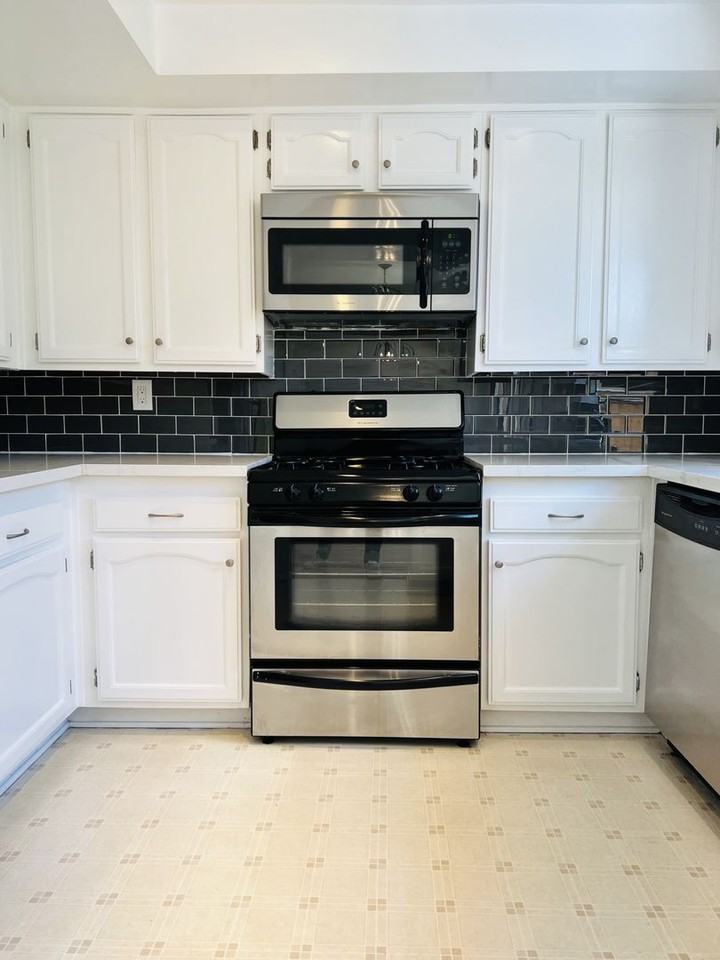 1171 Stanford St #4 - Photo 6 of 30