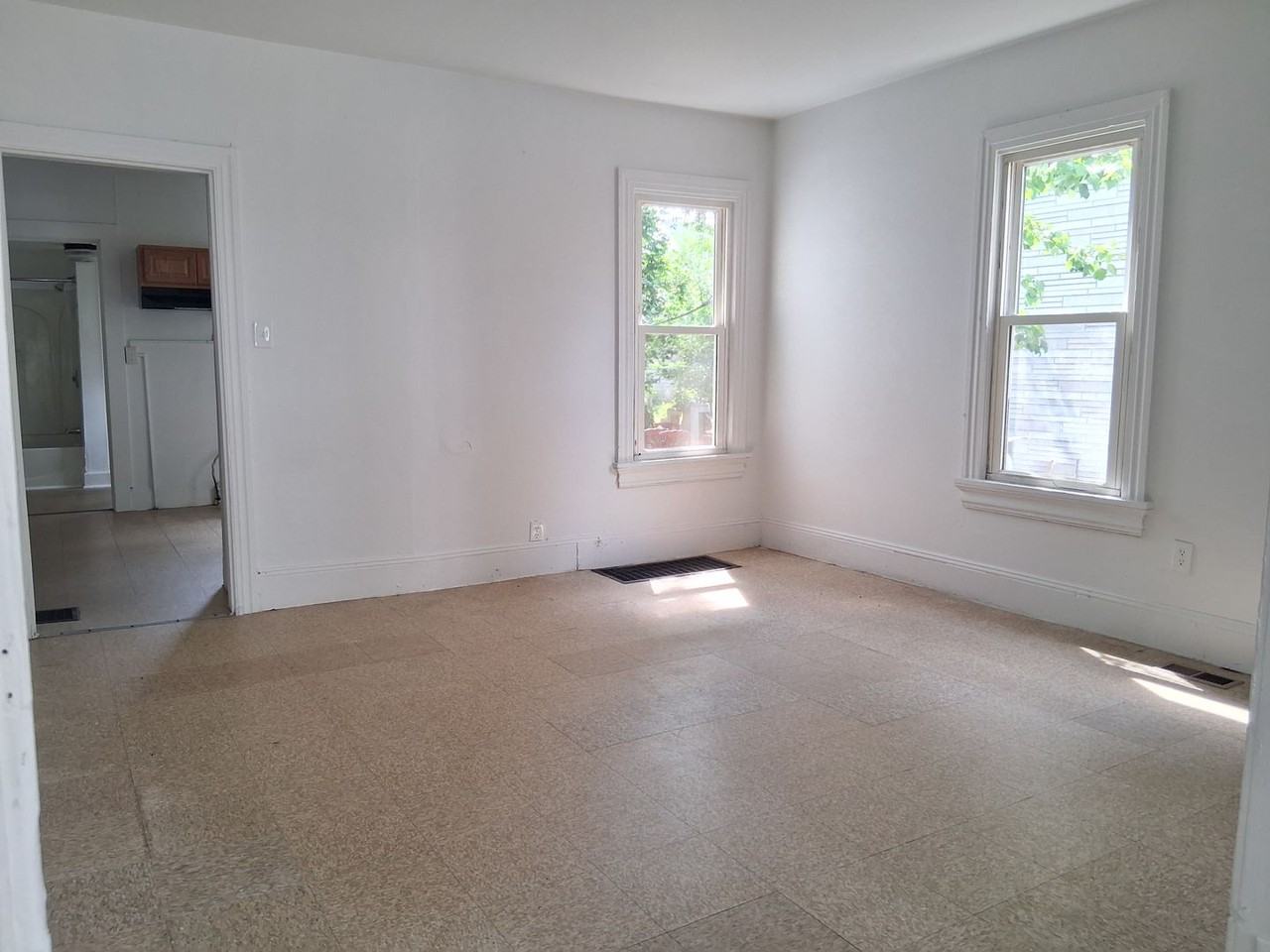 113 Church St - Photo 5 of 23
