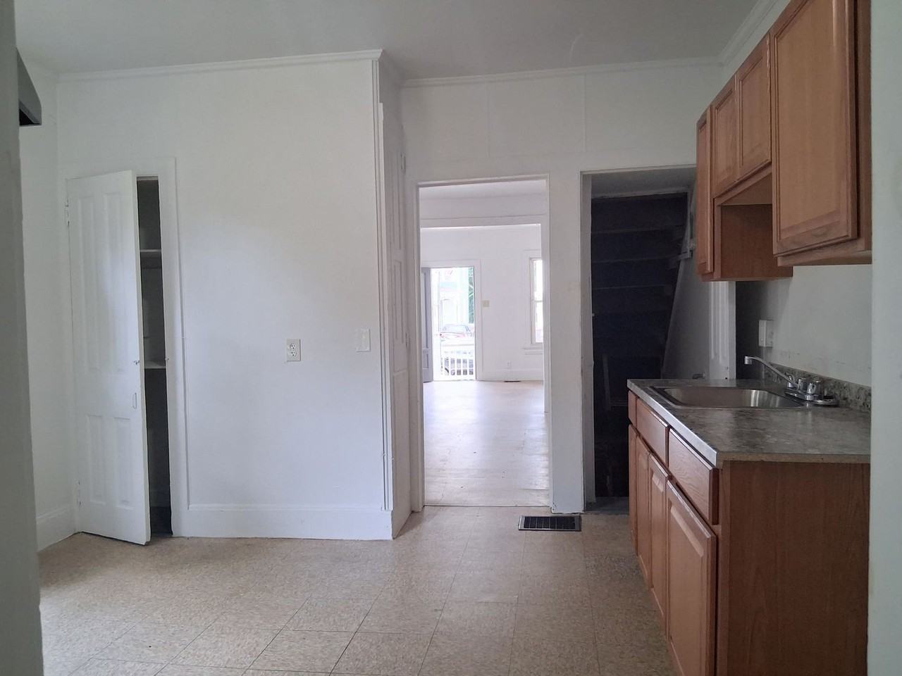 113 Church St - Photo 7 of 23