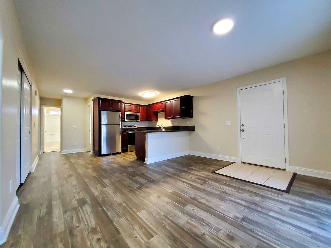 Taft Manor - Photo 5 of 8