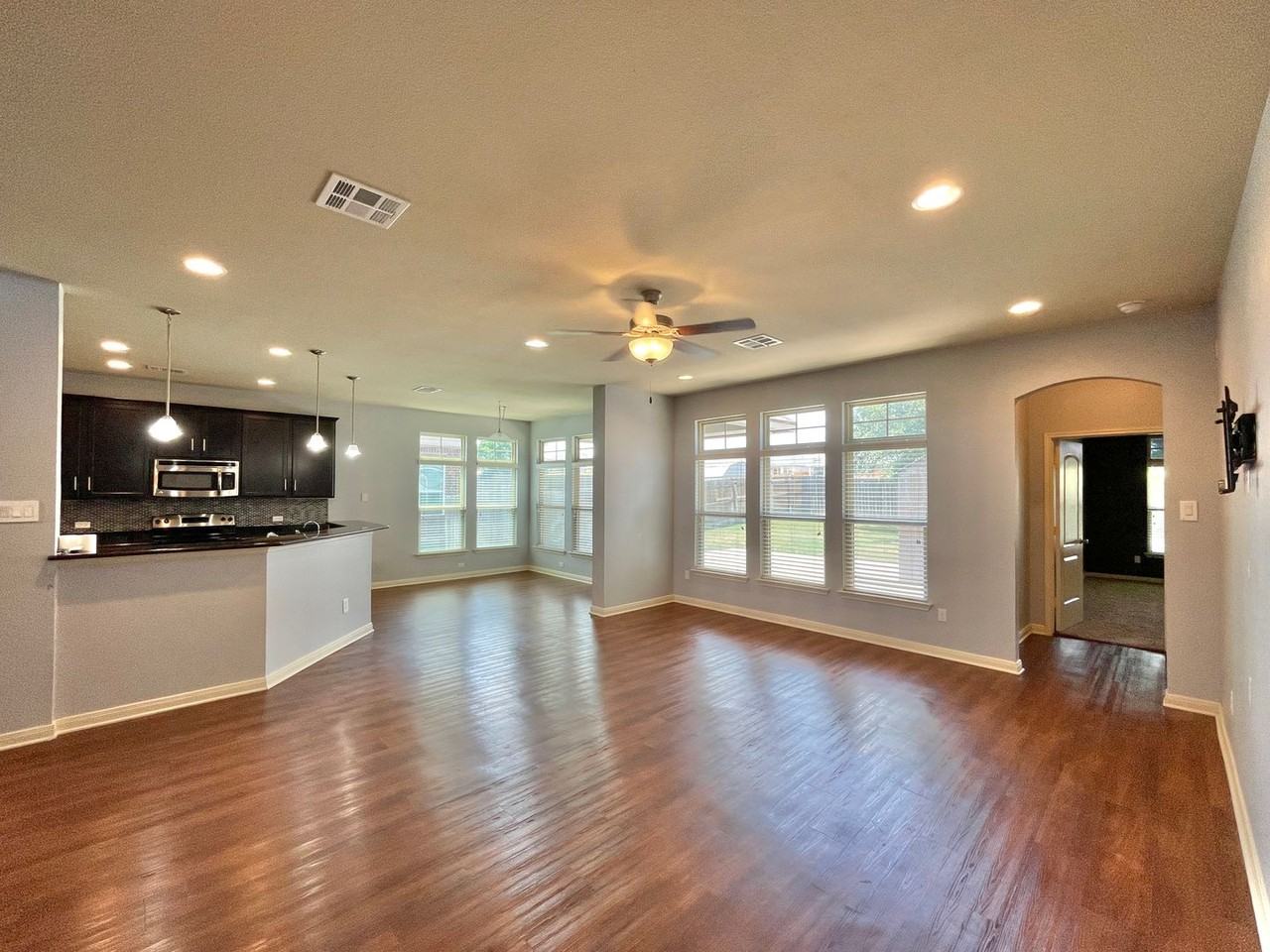3607 Rusack Dr - Photo 5 of 37