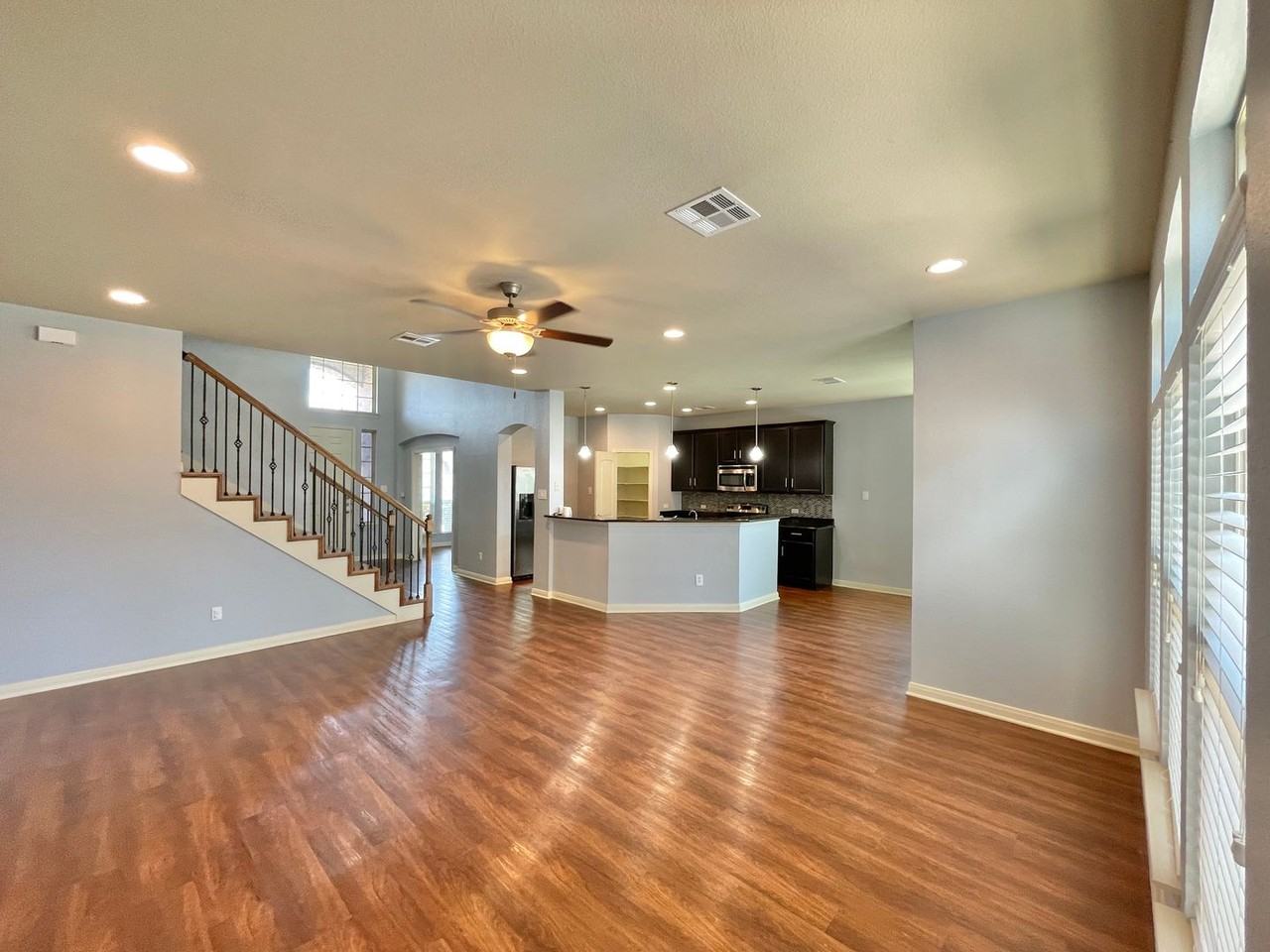 3607 Rusack Dr - Photo 6 of 37
