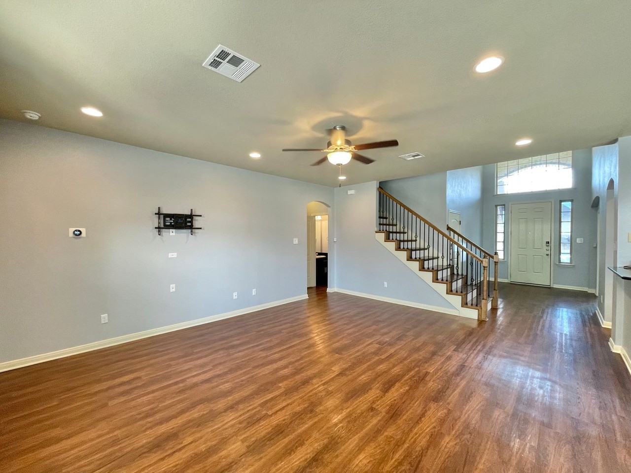 3607 Rusack Dr - Photo 7 of 37