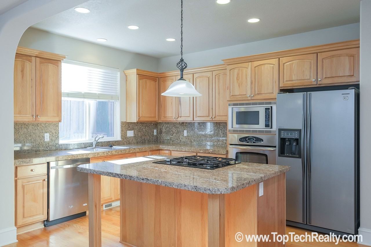 12750 Nw Alsace Ln - Photo 4 of 24