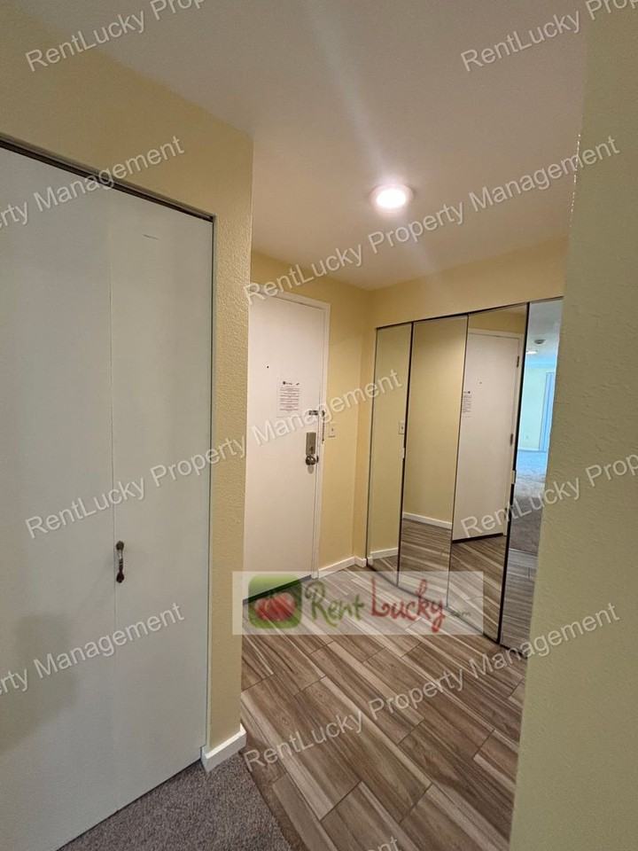424 102nd Ave Se #202 - Photo 4 of 25