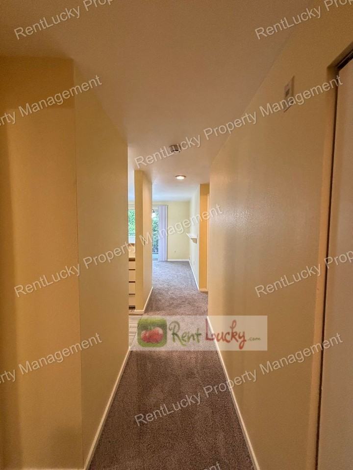 424 102nd Ave Se #202 - Photo 5 of 25