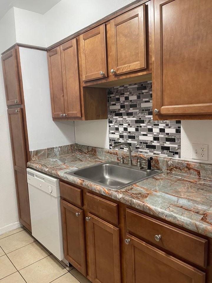 405 Wymore Rd - Photo 3 of 11