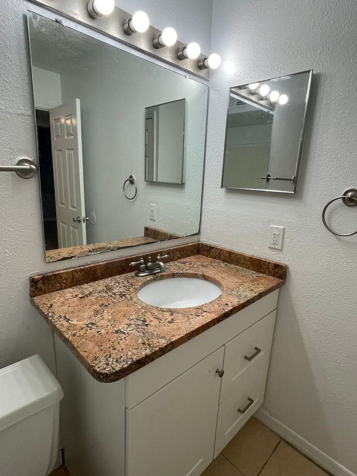 405 Wymore Rd - Photo 4 of 11