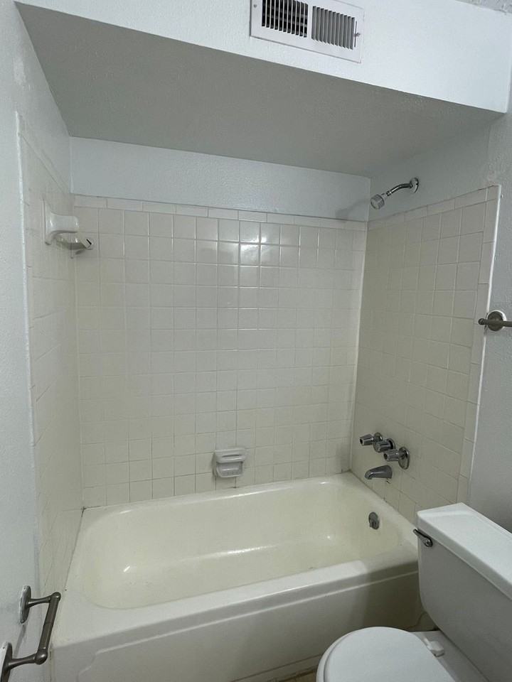 405 Wymore Rd - Photo 5 of 11