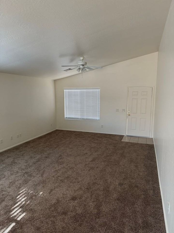 1225 W Darrel Rd - Photo 3 of 19