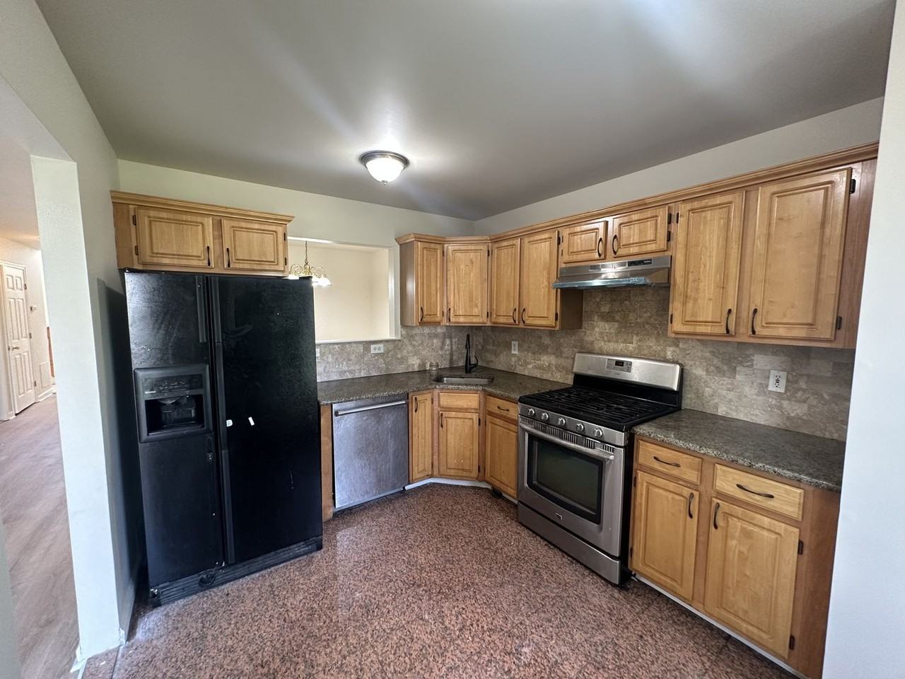 52 Victoria Dr - Photo 4 of 13