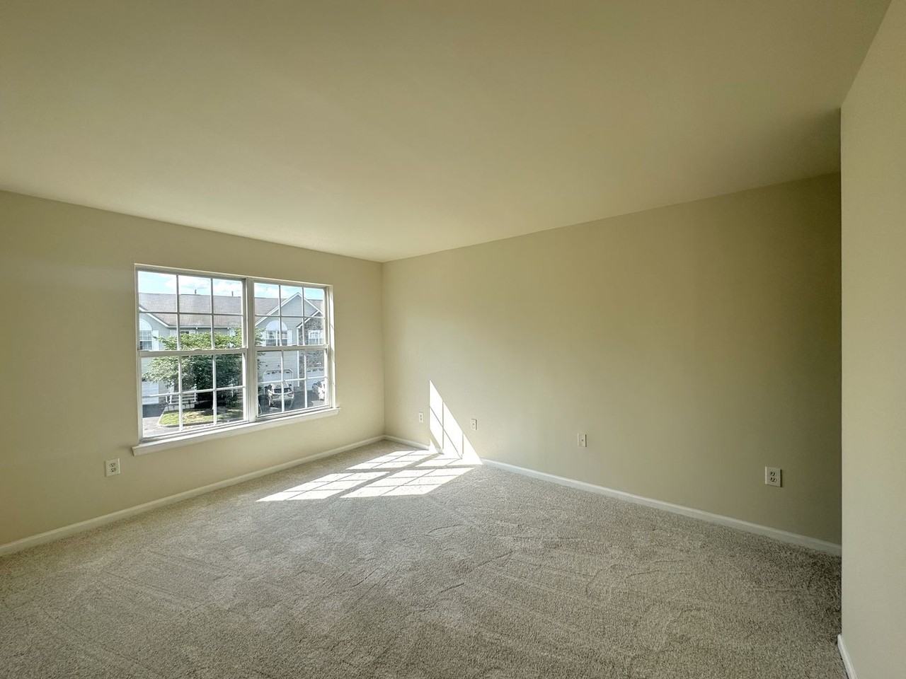 52 Victoria Dr - Photo 7 of 13