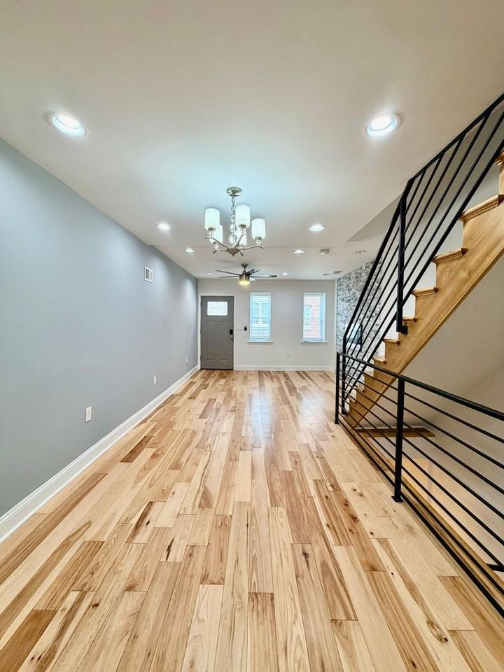 640 Emily St - Photo 3 of 34