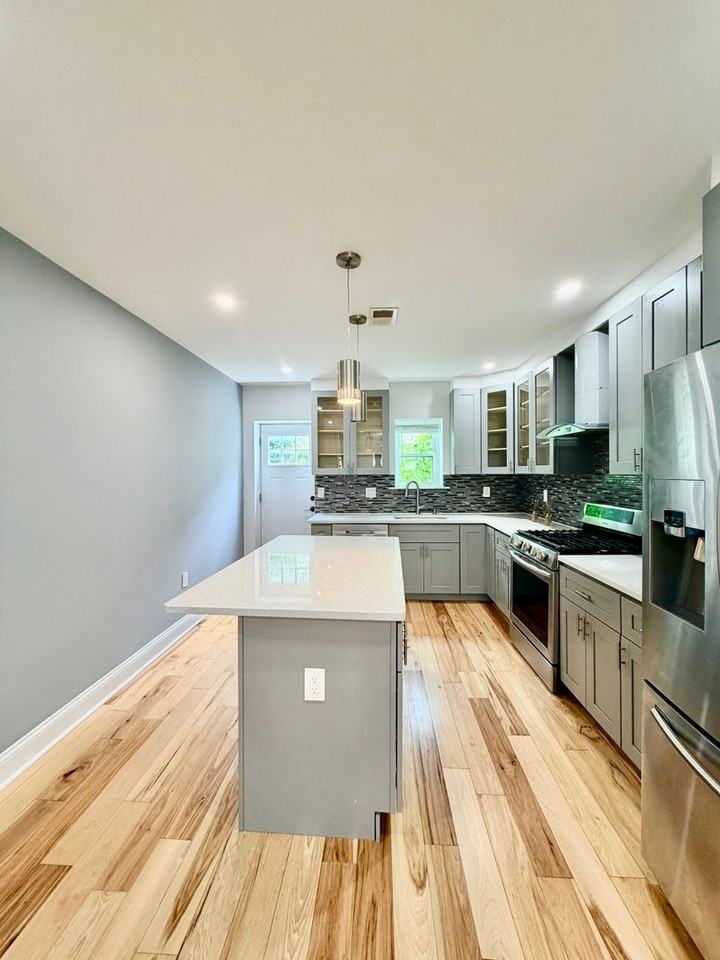 640 Emily St - Photo 5 of 34