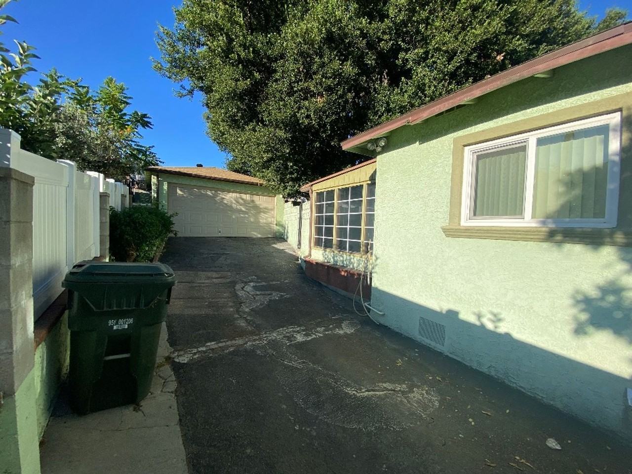 2551 Evelyn St - Photo 4 of 4