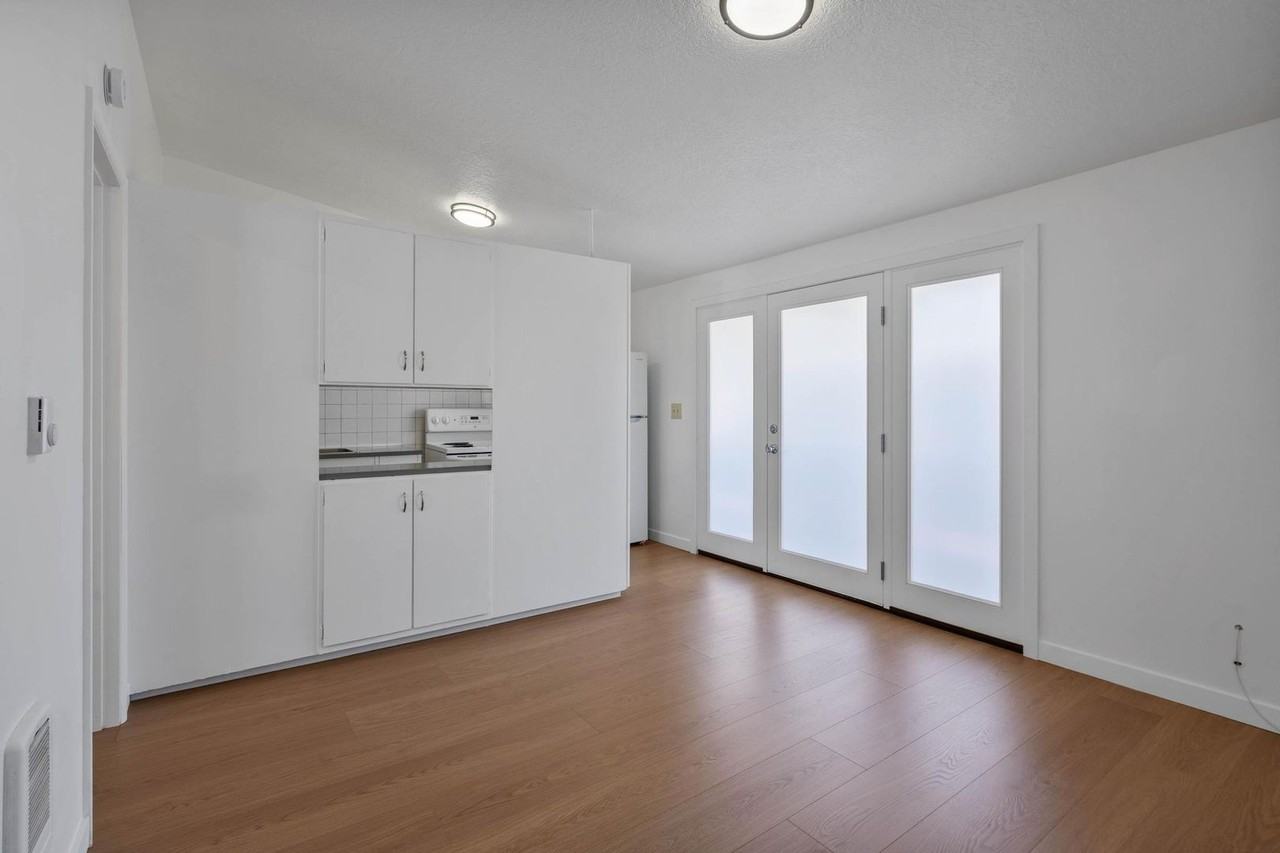 460 N Broadway St #472 - Photo 6 of 27