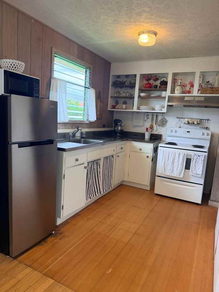 1218 Haihai St - Photo 3 of 11